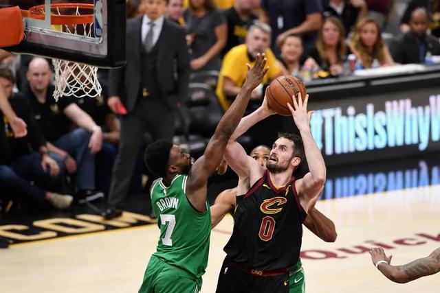 华盛顿22+19独行侠赛季三杀雷霆 猛龙险胜老鹰