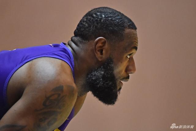 马德里打响榜首大战!数据:皇马或2-1笑傲德比